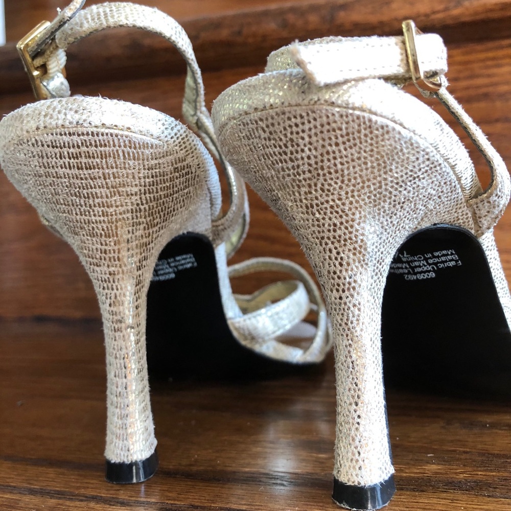 Party heels 💛🤍 - Picture 7 of 8